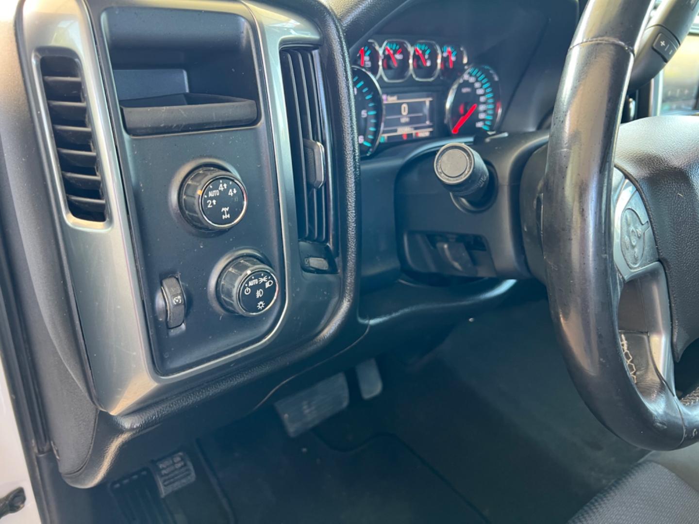 2015 White /Gray Chevrolet Silverado 1500 LT (1GCVKREC8FZ) with an 5.3 V8 engine, Automatic transmission, located at 4520 Airline Hwy, Baton Rouge, LA, 70805, (225) 357-1497, 30.509325, -91.145432 - 2015 Chevrolet Silverado 1500 Double Cab LT 4X4 5.3 V8 Gas, 200K Miles, Power Windows, Locks, Mirrors & Seat, Bed Cover, Tow Pkg. NO IN HOUSE FINANCING. FOR INFO PLEASE CONTACT JEFF AT 225 357-1497 CHECK OUT OUR A+ RATING WITH THE BETTER BUSINESS BUREAU WE HAVE BEEN A FAMILY OWNED AND OPERATED BUSIN - Photo#12